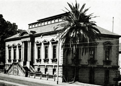 Black and white photo of the Geological Museum building